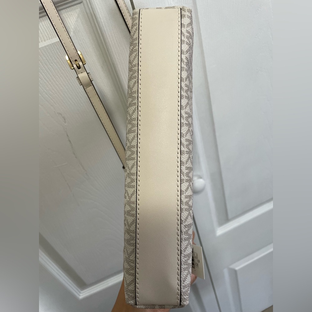 Michael Kors Trisha Leather crossbody - Picture 5 of 9